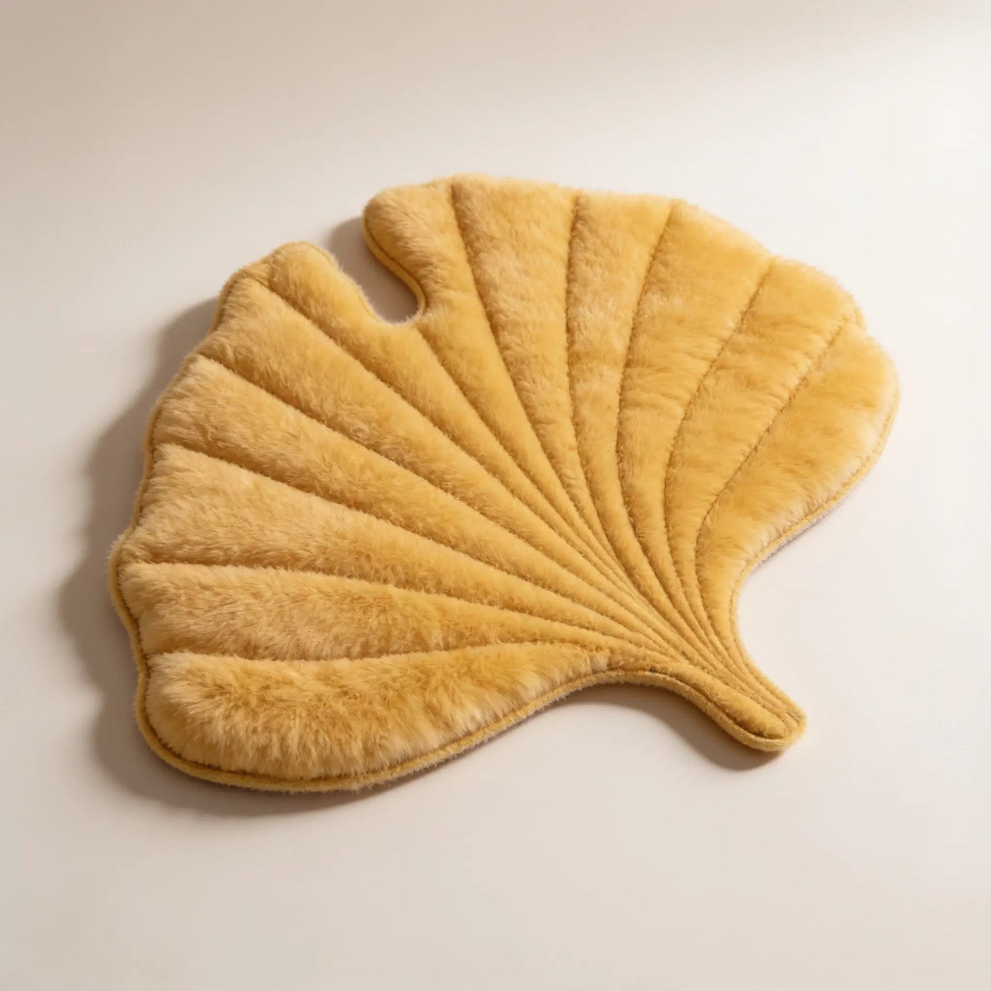Blyio Leaf-Shaped Pet Resting Mat — product view 2