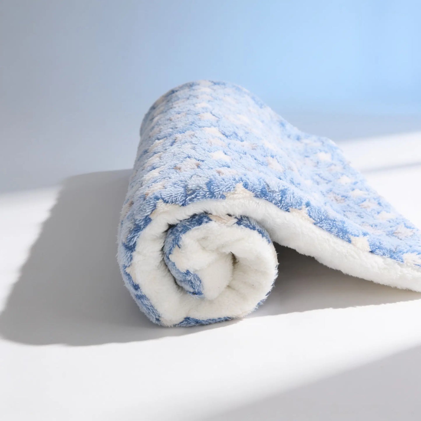 Blyio Warm Sherpa Pet Blanket — product view 2